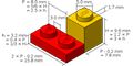 Dos piezas de construcción de Lego dibujadas con acotaciones que expresan tamaños y características de ambos bloques. Un bloque es rojo con dos conectores y el otro es amarillo con uno.