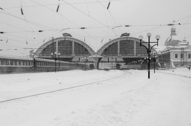 Estación de tren en la nieve