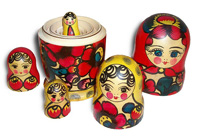 Fotografía en la que se muestra un juego abierto de muñecas Matroshka.
