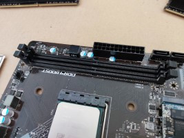 Ranuras para módulos de memoria RAM