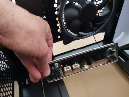 Placa del panel trasero antes de ser instalada