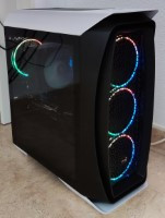 Torre actual con panel de cristal templado y ventiladores ARGB