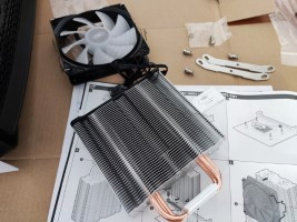 Refrigerador desmontado y piezas