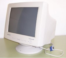 Pantalla de ordenador de tubo de rayos católicos.