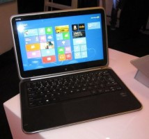 Muestra un portátil de tamaño pequeño.