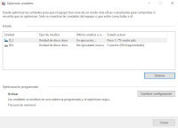 Muestra la herramienta Desfragmentar y optimizar unidades desfragmentado una unidad seleccionada