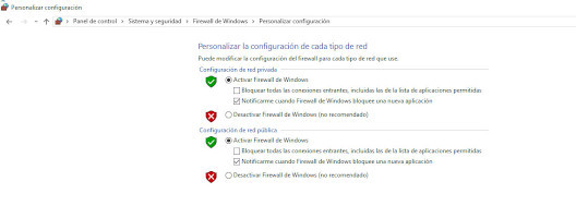 Ventana con las opciones básicas de configuración del Firewall de Windows. Para ubicación de red doméstica o para configuración de ubicación de red pública, las opciones son las mismas: Activar o Desactivar Firewall , y si se activa, elegir si se desea Bloquear todas las conexiones entrantes, y si se desea Notificarme cuándo Firewall bloquee un nuevo programa.